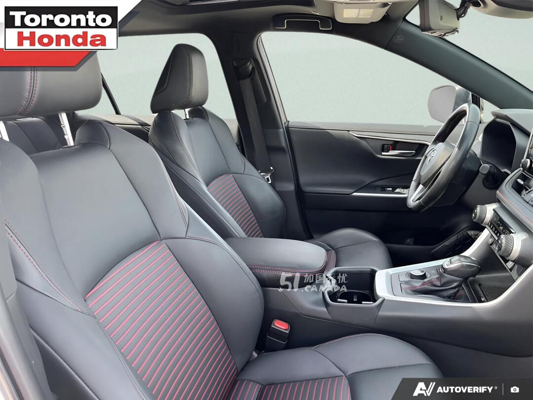 2024 Toyota RAV 4 view 8