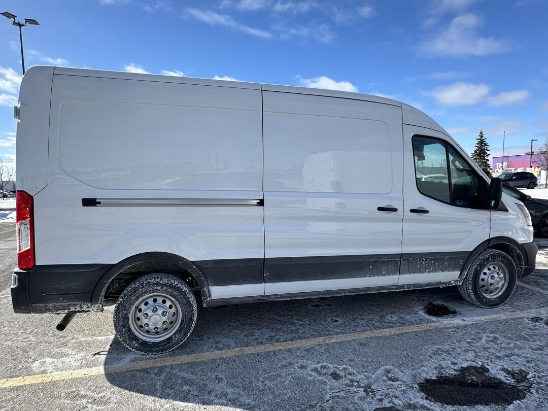 2023 Ford Transit view 4