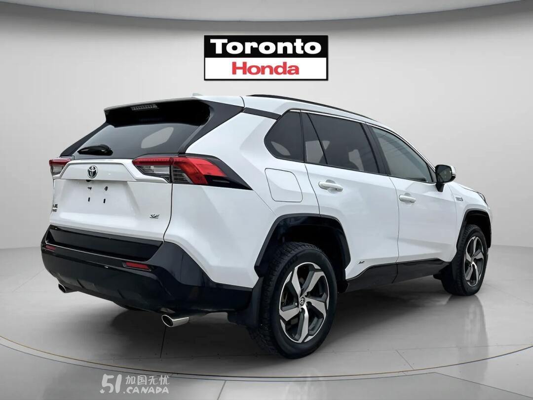 2023 Toyota RAV 4 view 4