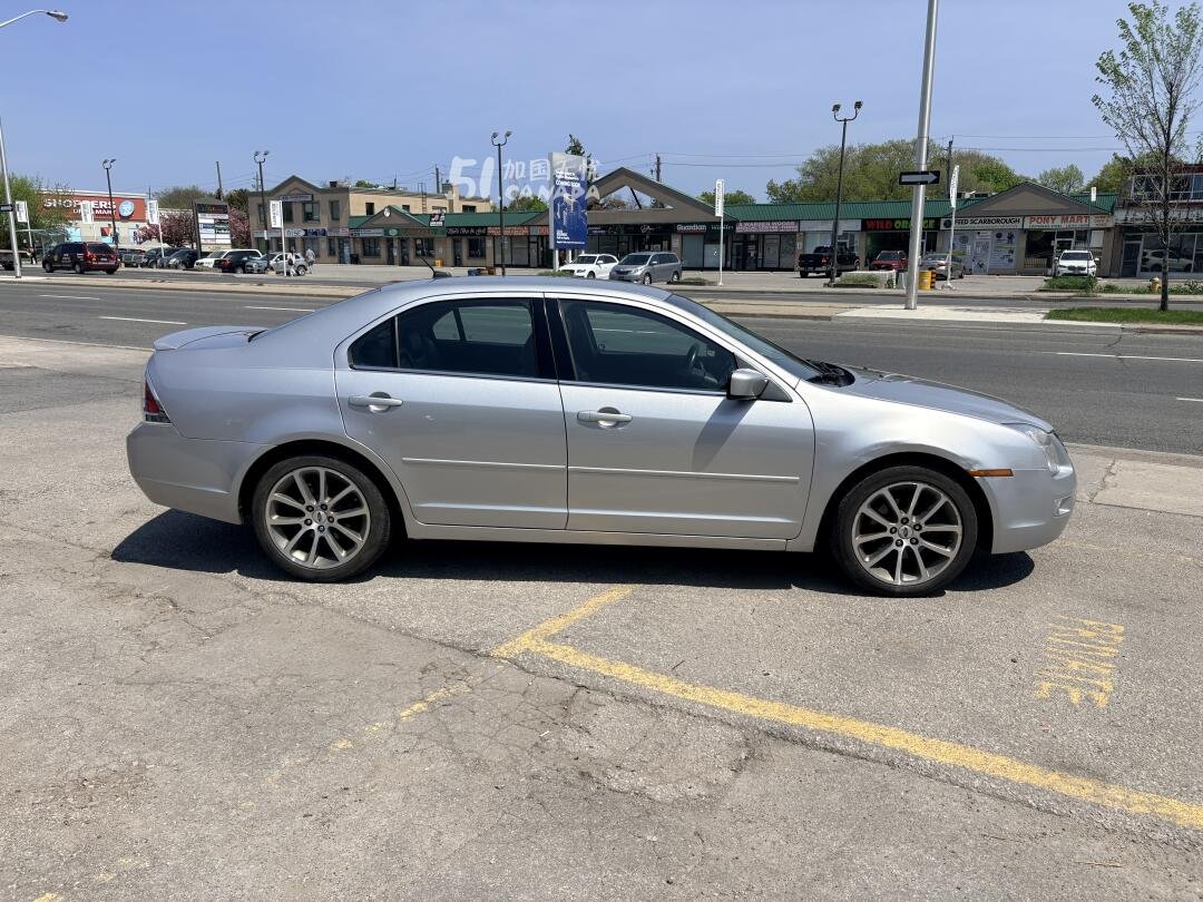 2009 Ford Fusion view 4