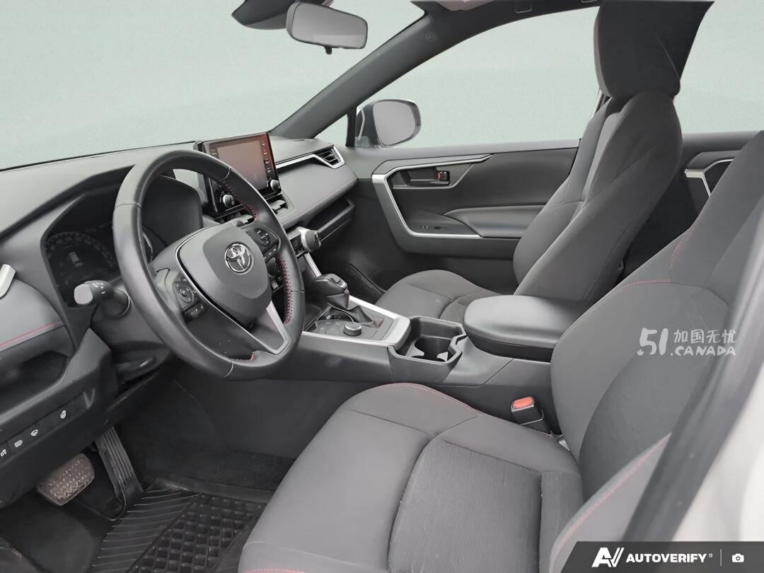 2021 Toyota RAV 4 view 5