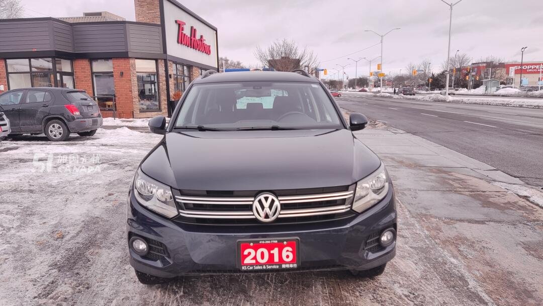 2016 Volkswagen Tiguan view 2