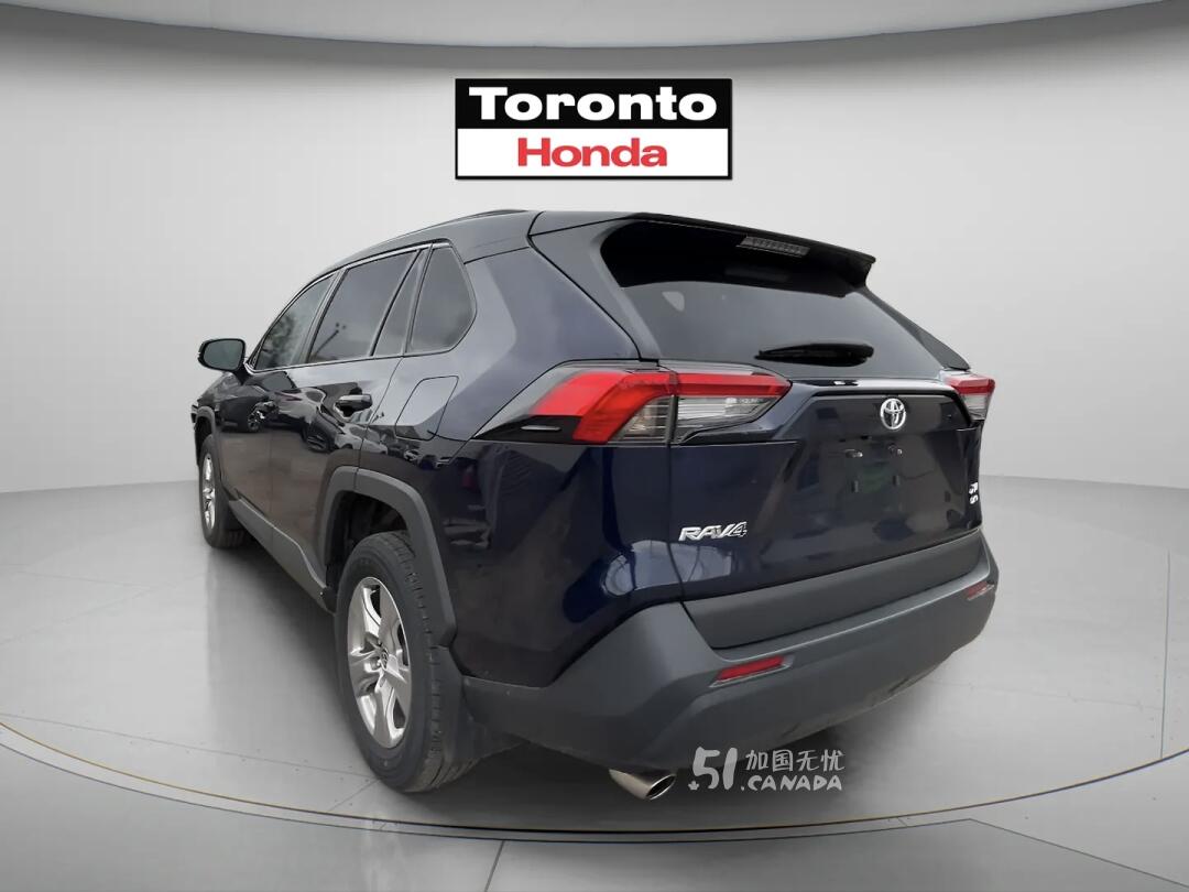 2025 Toyota RAV 4 view 5