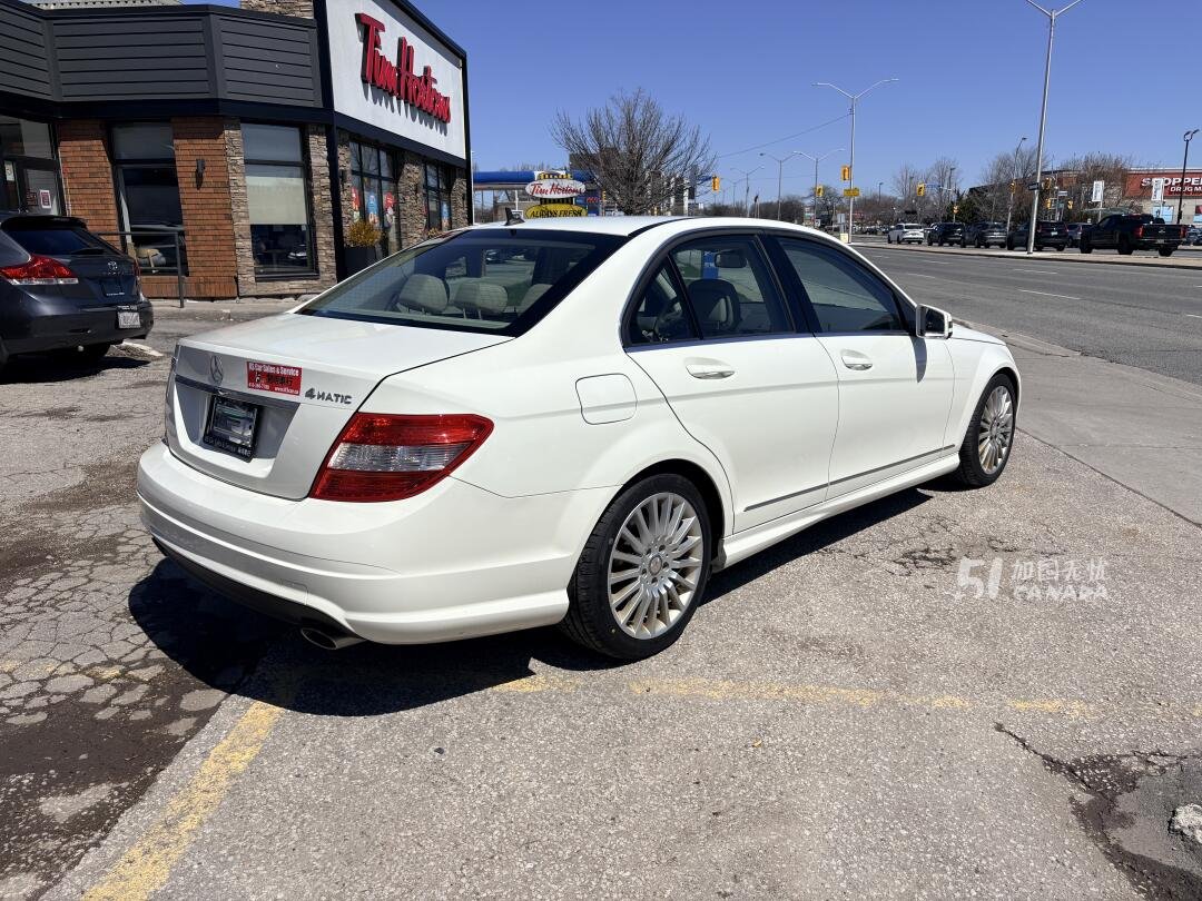 2011 Mercedes-Benz C-Class view 5