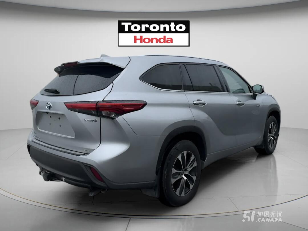 2020 Toyota Highlander view 3