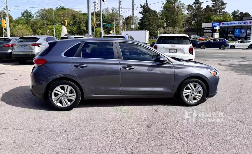 2018 Hyundai Elantra view 3