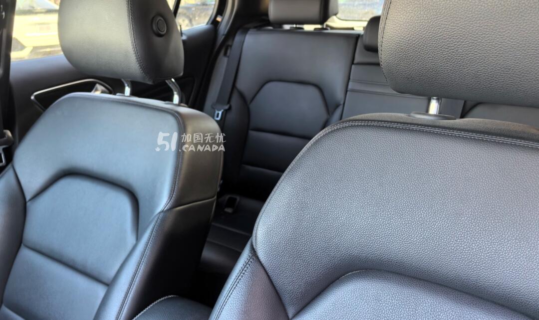 2015 Mercedes-Benz GLA view 8