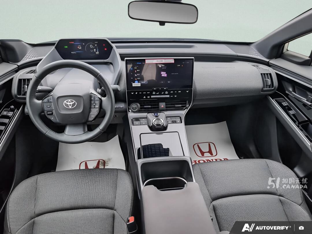 2025 Toyota bZ4X view 8
