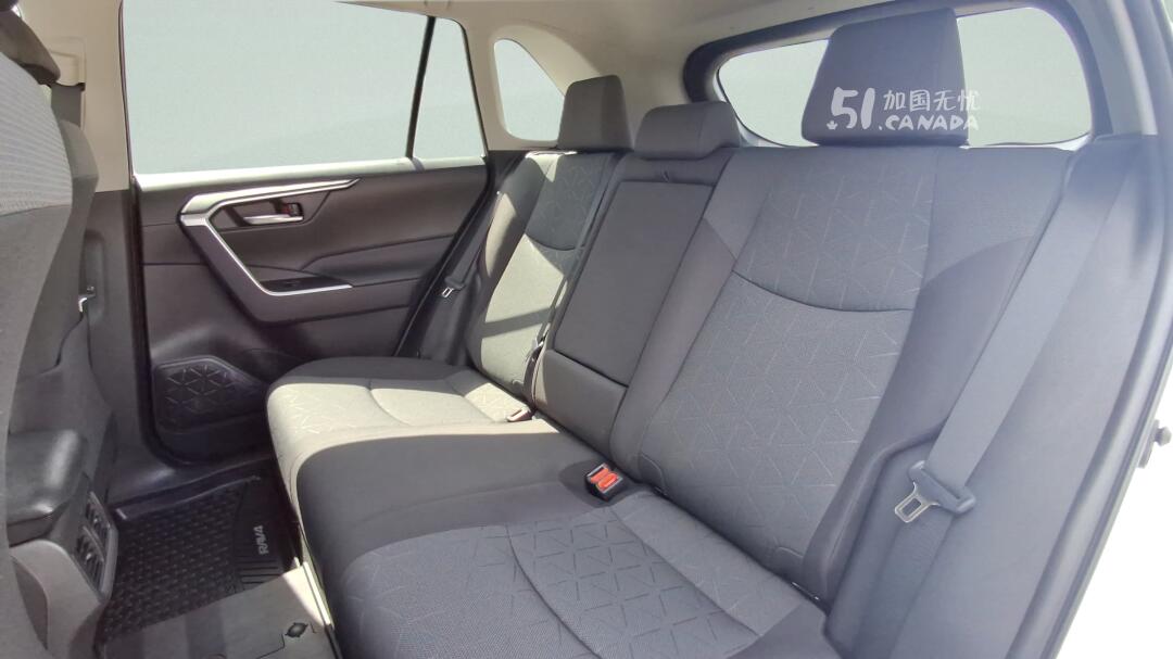 2023 Toyota RAV 4 view 7
