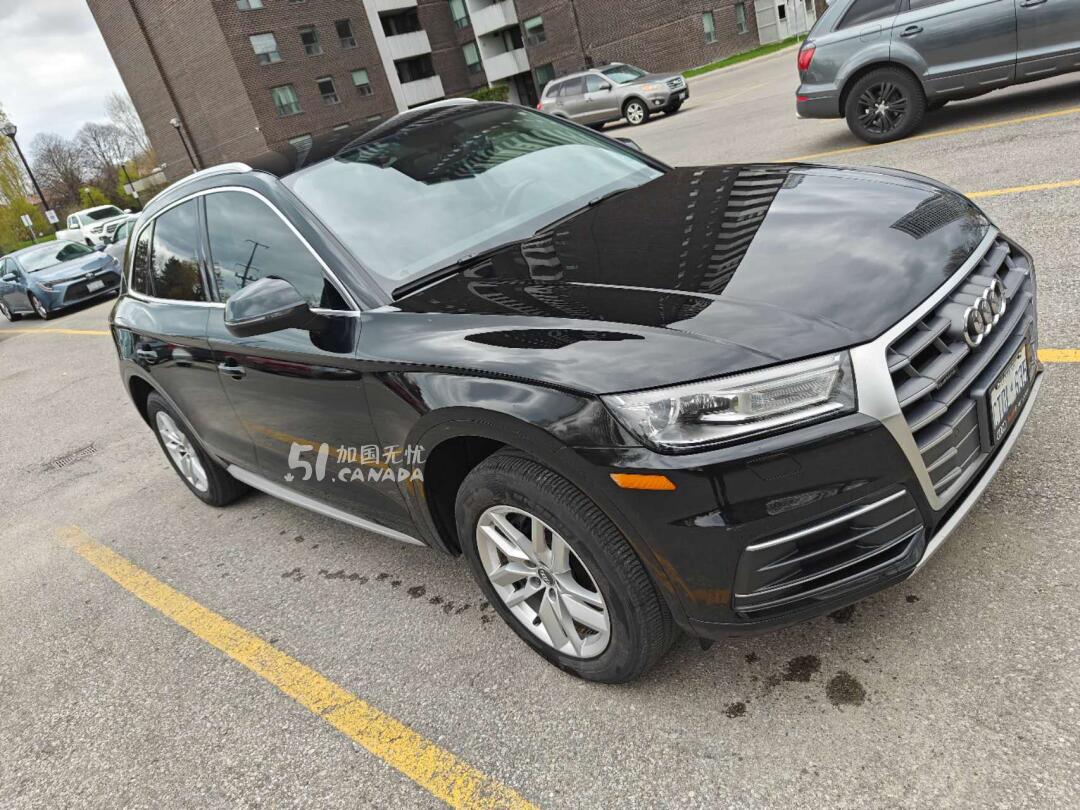 2018 Audi Q5 view 1