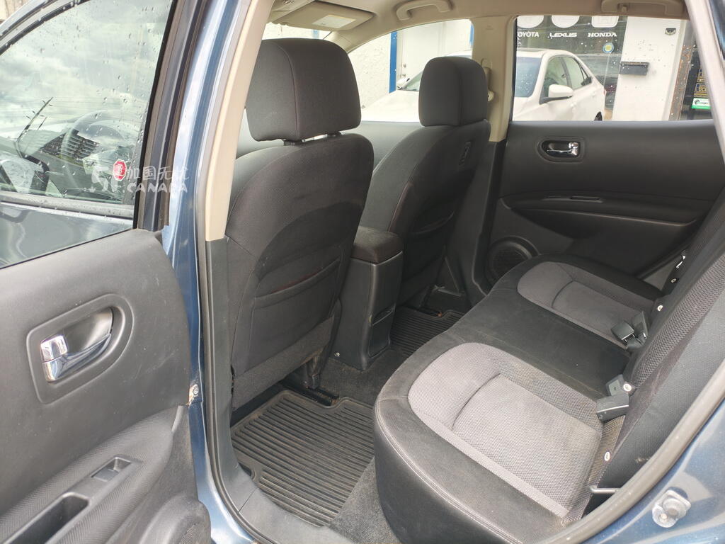 2012 Nissan Rogue view 6
