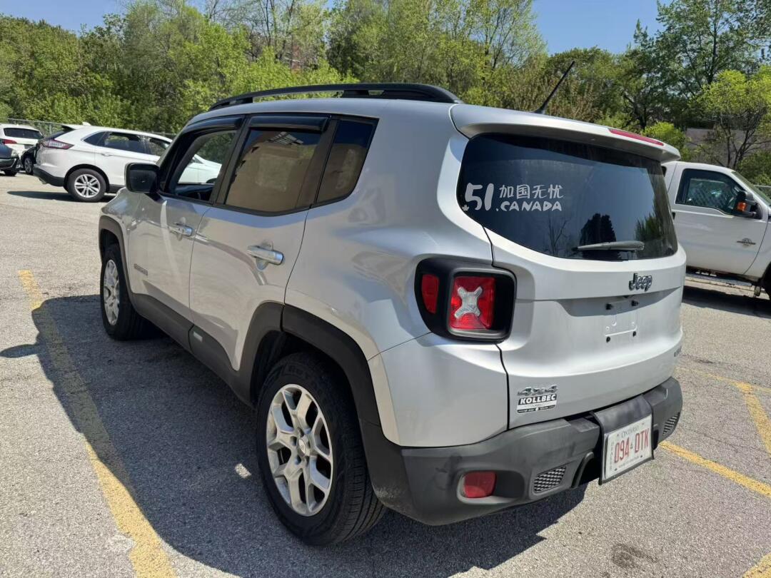 2015 Jeep Renegade view 6