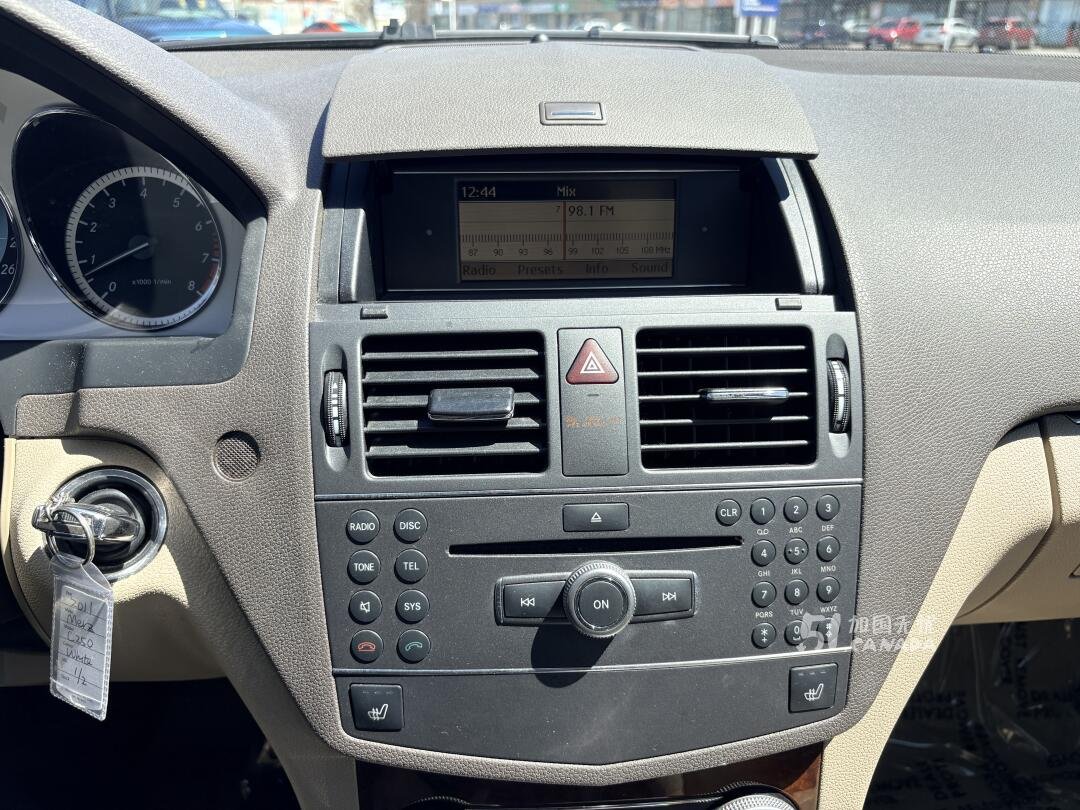 2011 Mercedes-Benz C-Class view 9