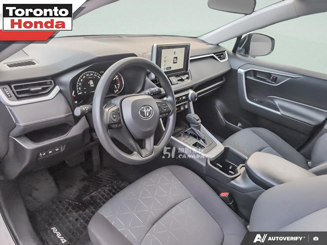 2023 Toyota RAV 4 view 7