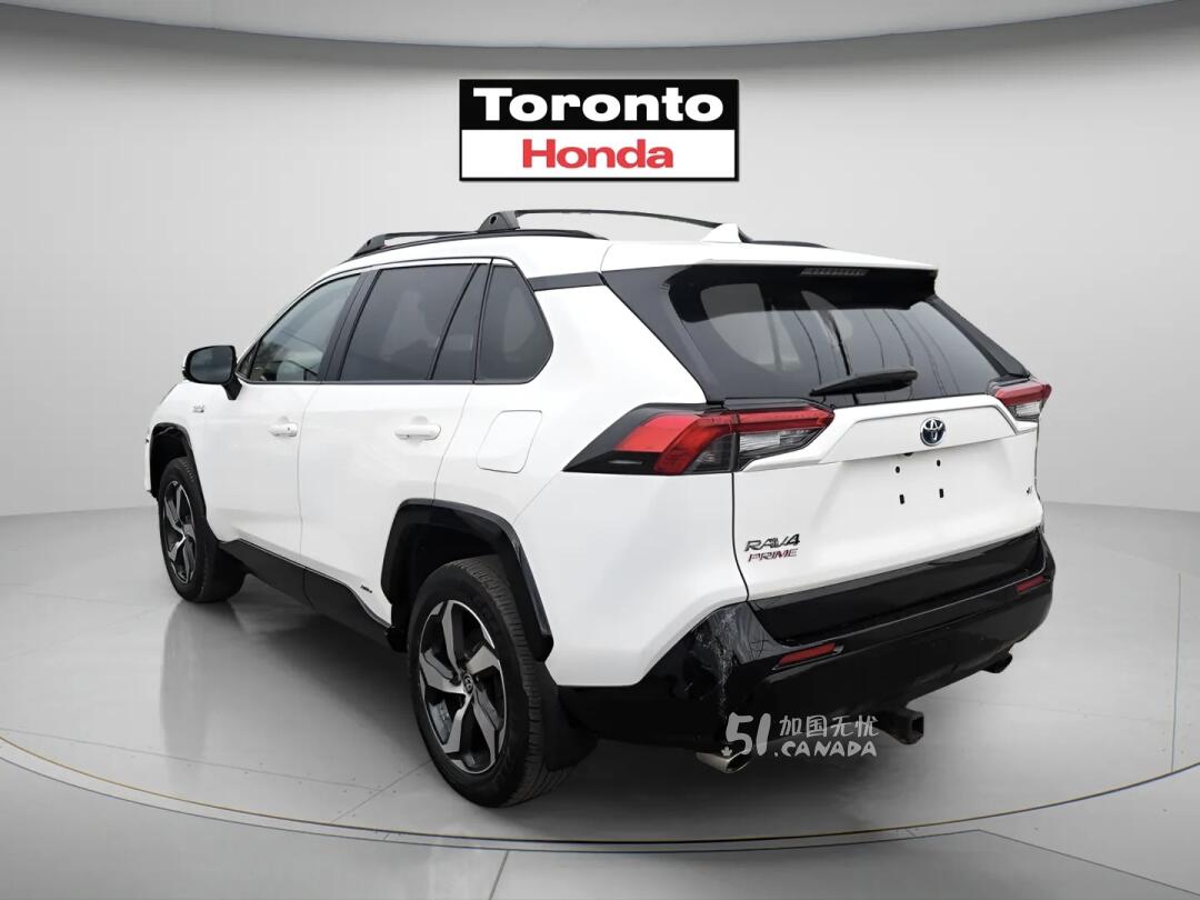 2021 Toyota RAV 4 view 4