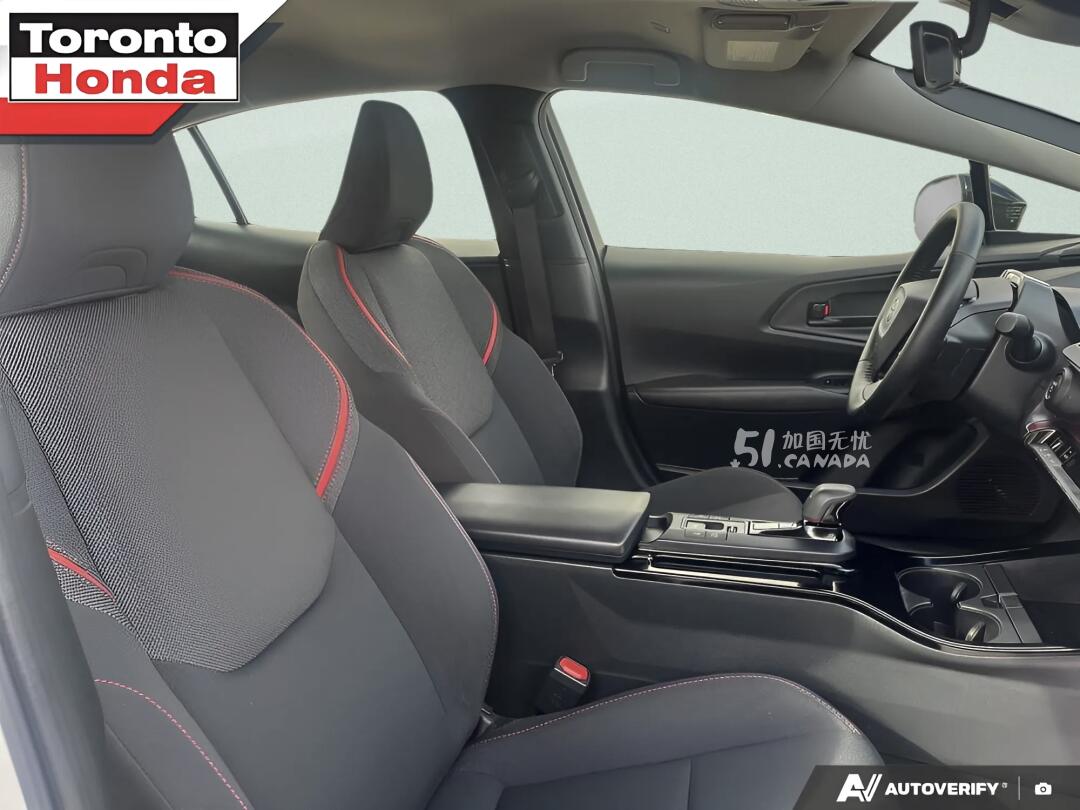 2025 Toyota Prius view 5