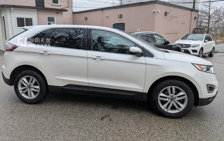 2017 Ford Edge view 3