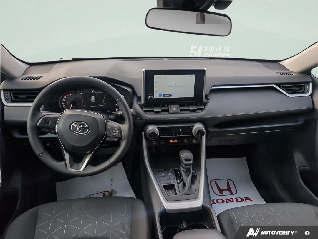 2024 Toyota RAV 4 view 8