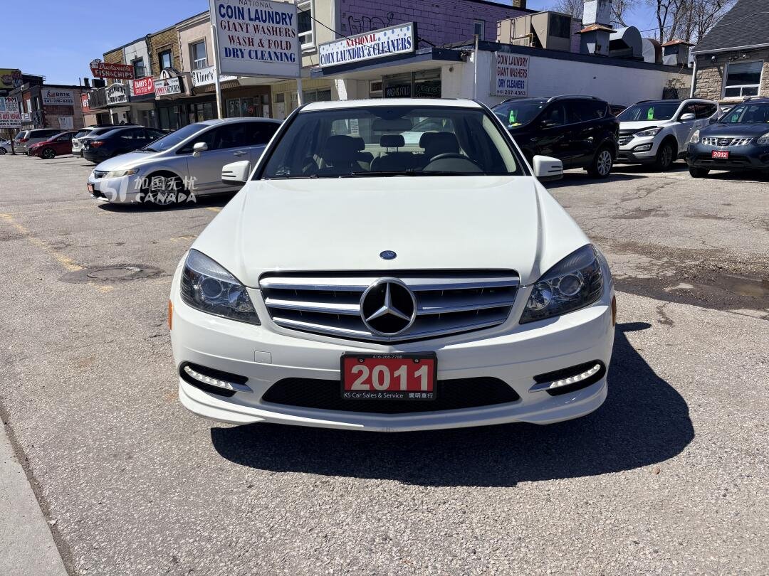 2011 Mercedes-Benz C-Class view 2