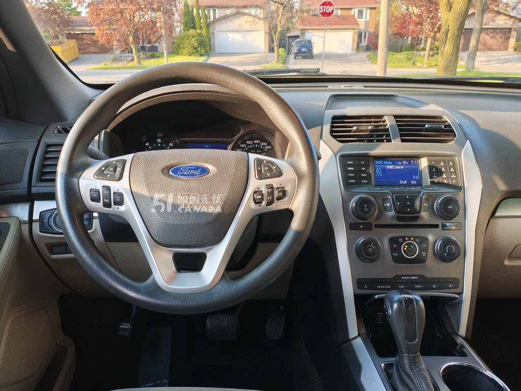 2013 Ford Explorer view 8
