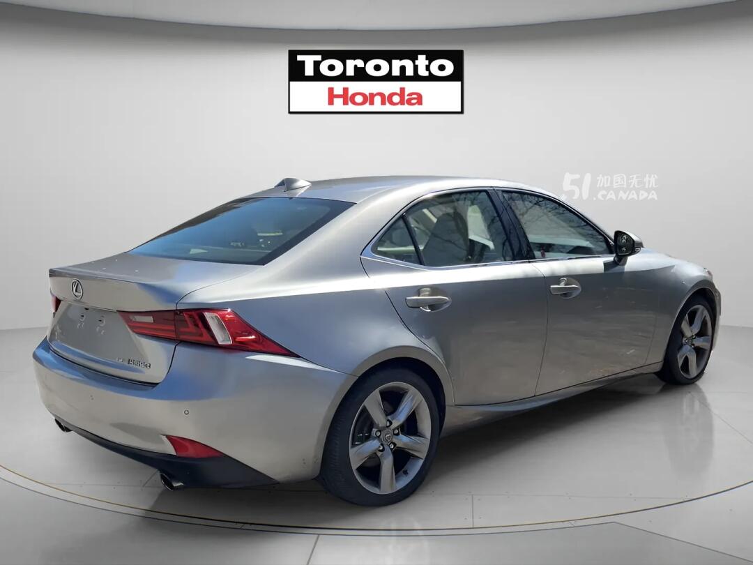 2015 Lexus IS view 4
