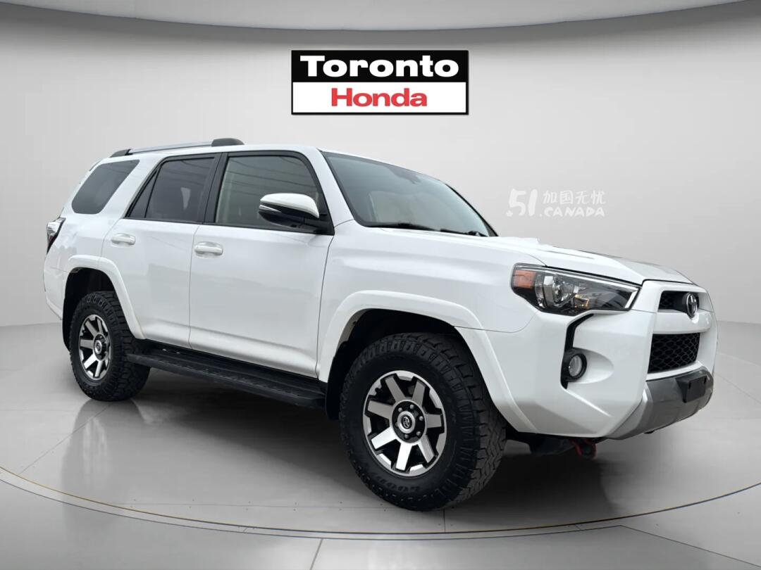 2017 Toyota 4-Runner view 2
