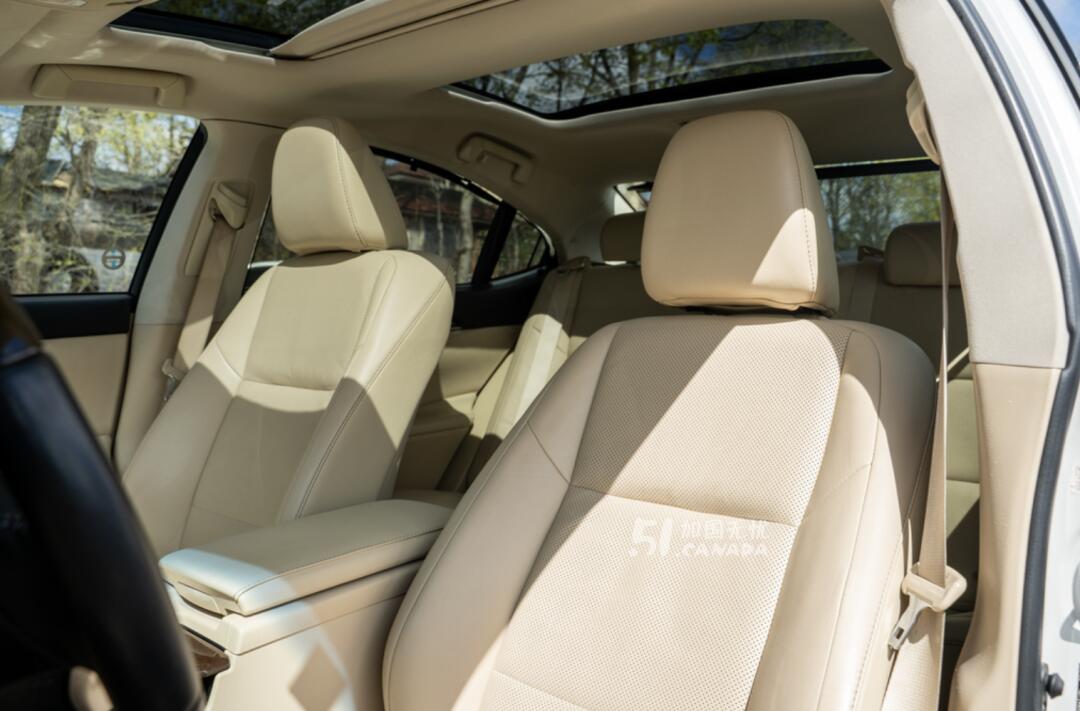 2015 Lexus ES view 8