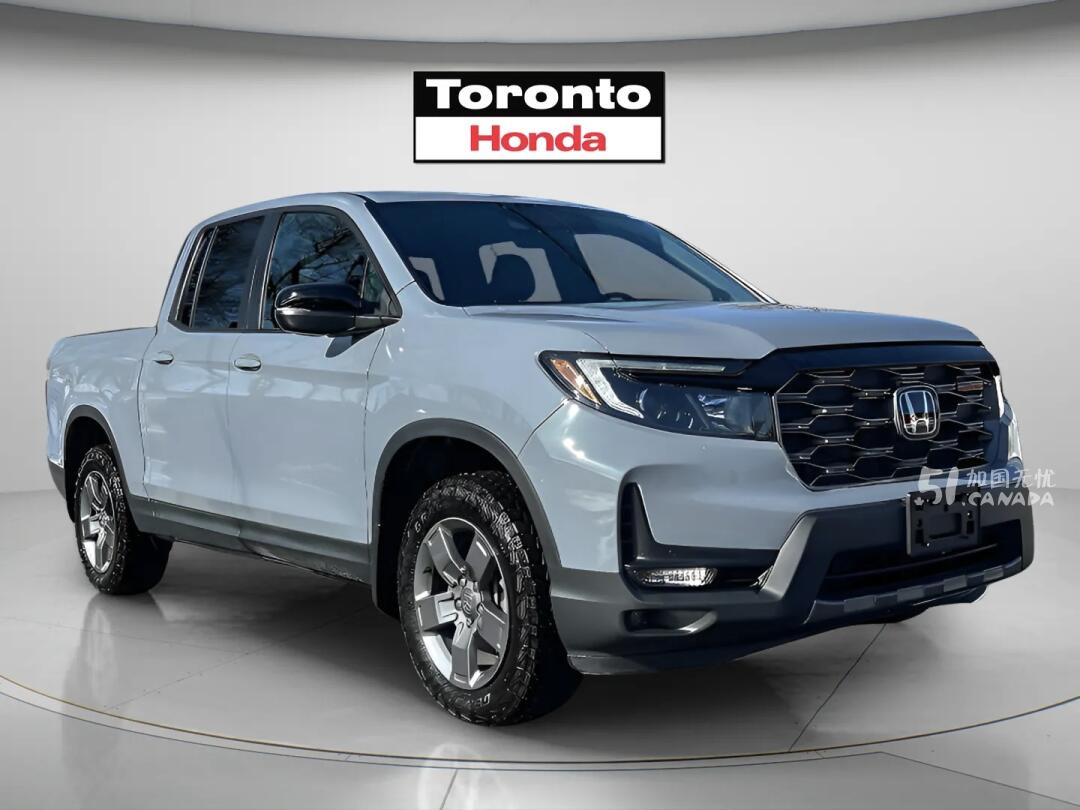 2025 Honda Ridgeline view 2
