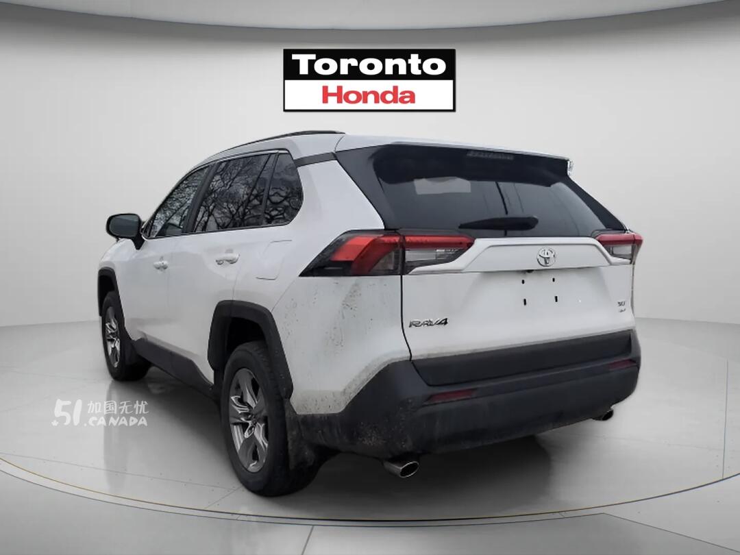 2025 Toyota RAV 4 view 4