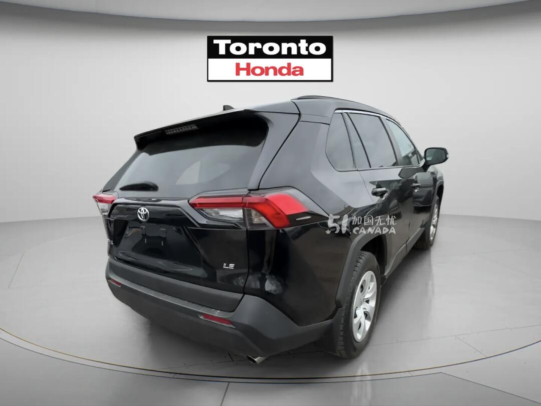 2021 Toyota RAV 4 view 4