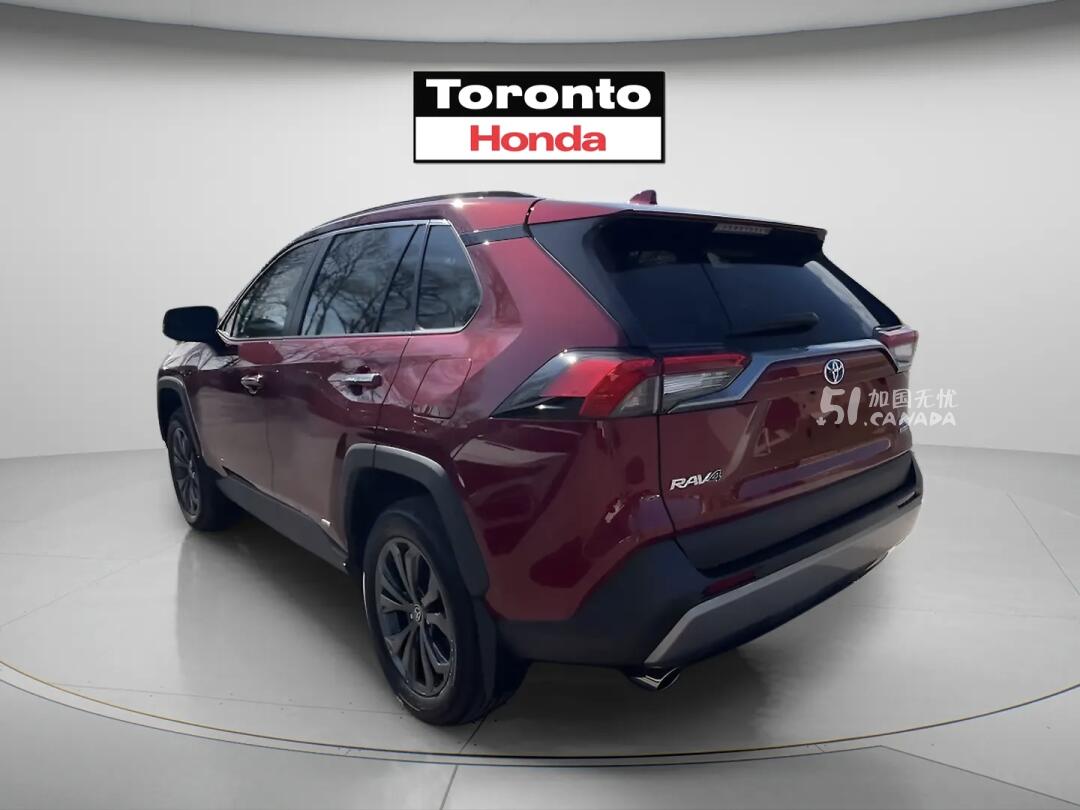 2023 Toyota RAV 4 view 3