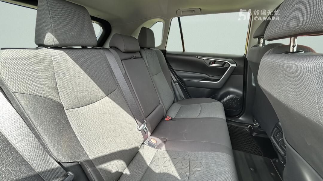 2024 Toyota RAV 4 view 8