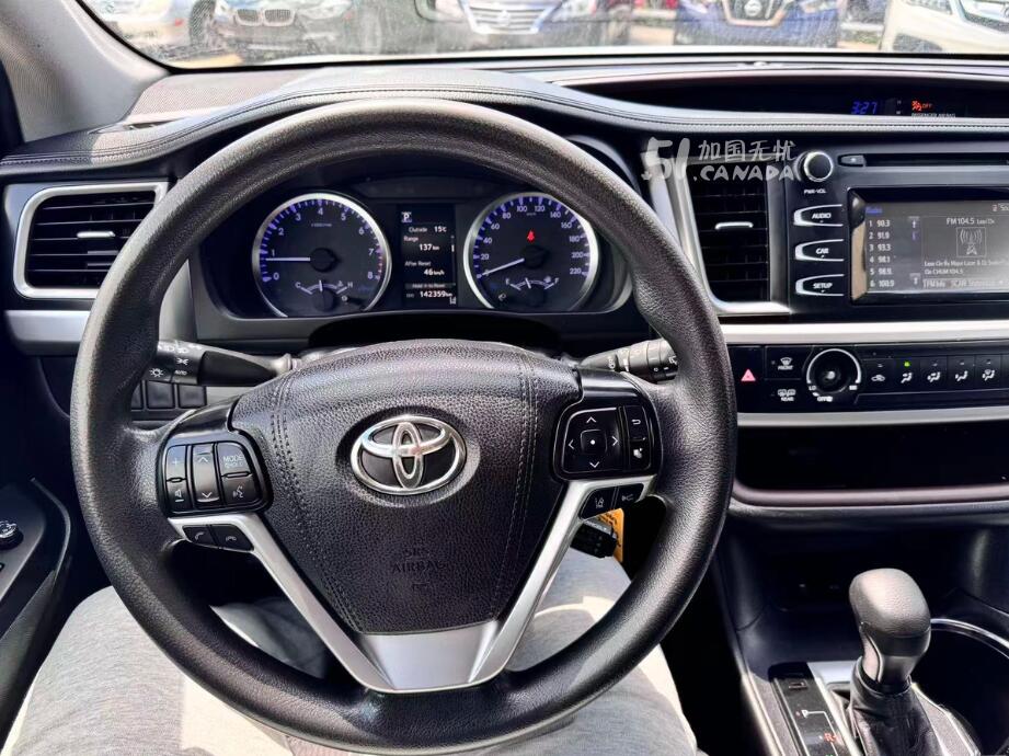 2019 Toyota Highlander view 2