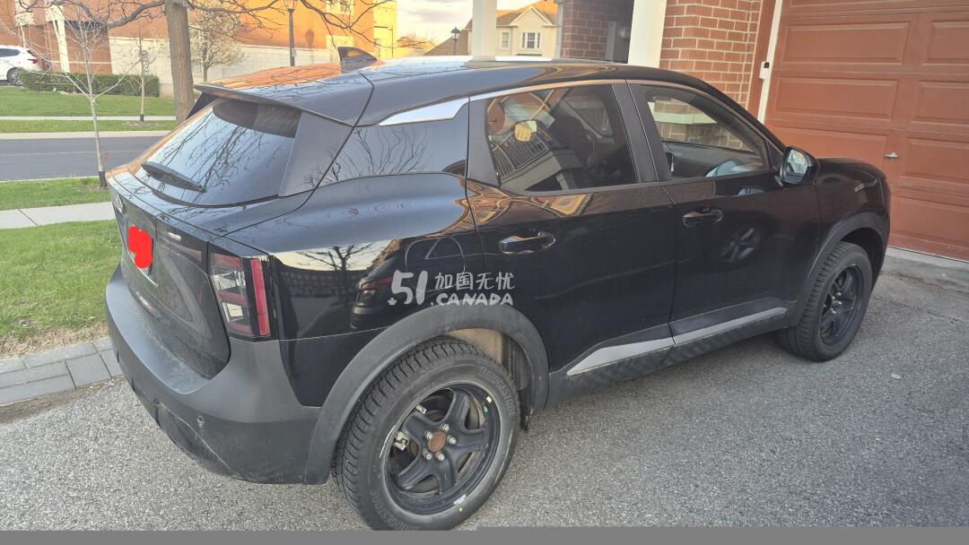 2025 Nissan Kicks view 4