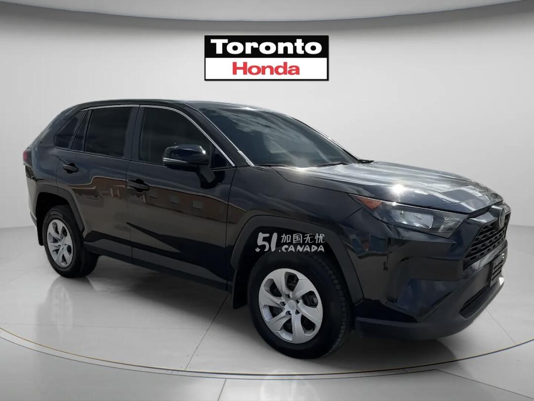 2024 Toyota RAV 4 view 2