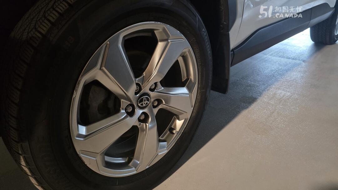 2021 Toyota RAV 4 view 2