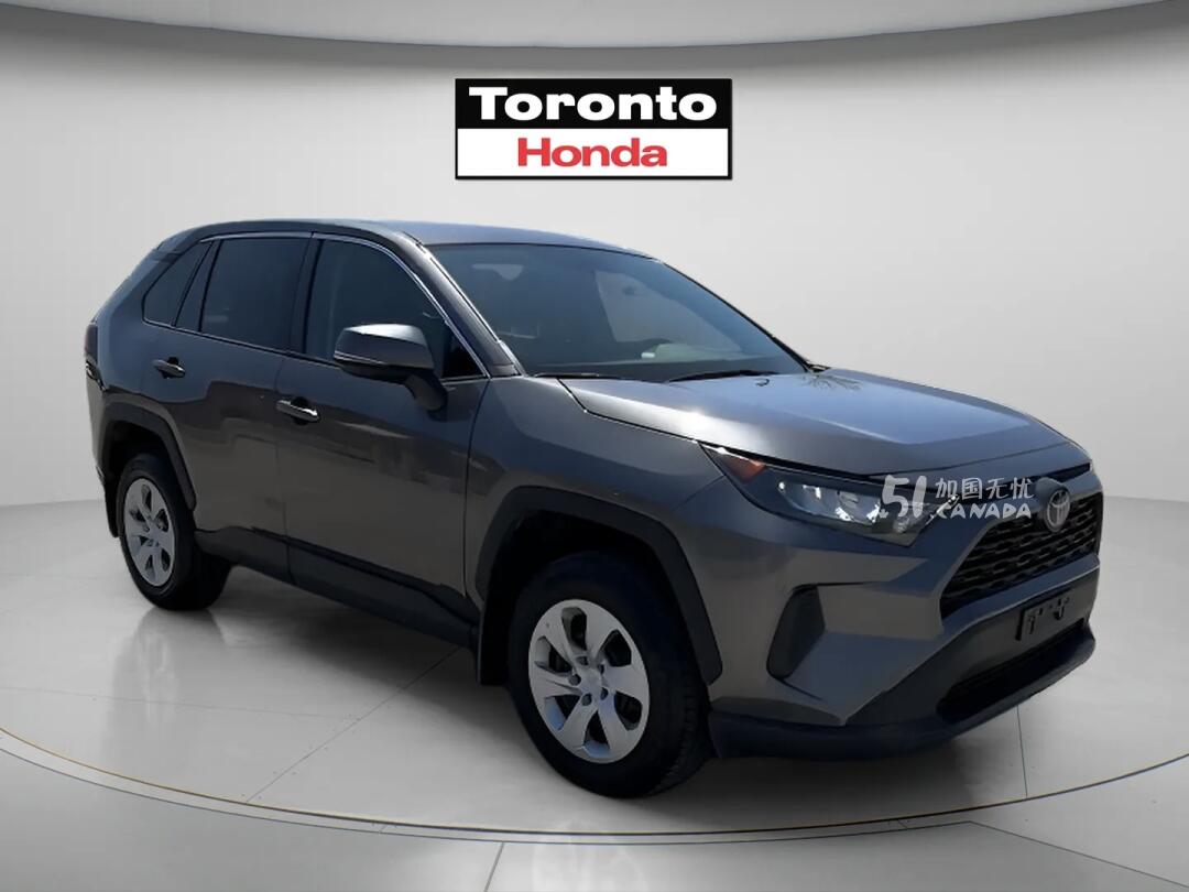2024 Toyota RAV 4 view 2