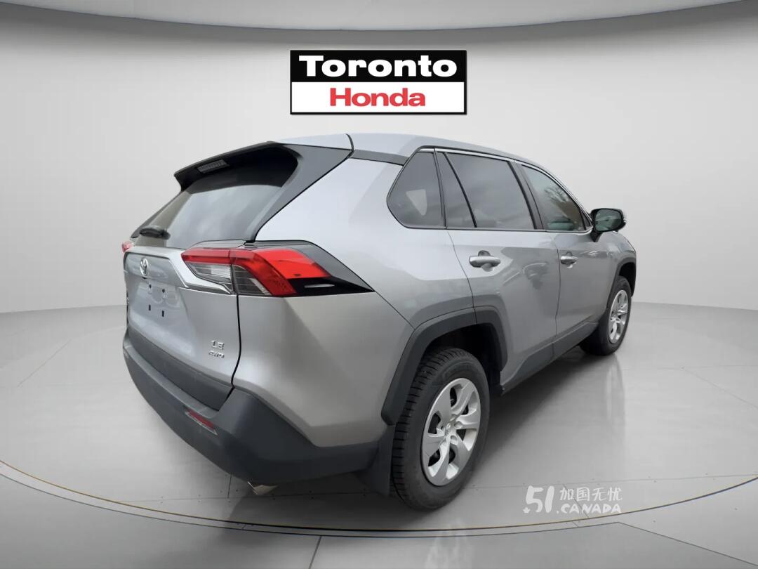 2025 Toyota RAV 4 view 4