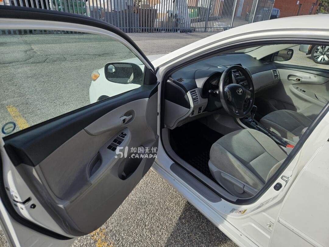 2012 Toyota Corolla view 4