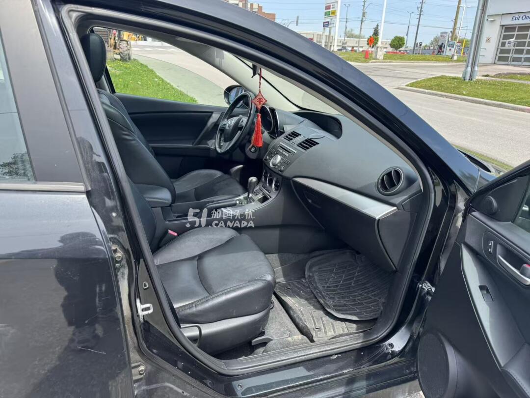 2011 Mazda 3 view 9