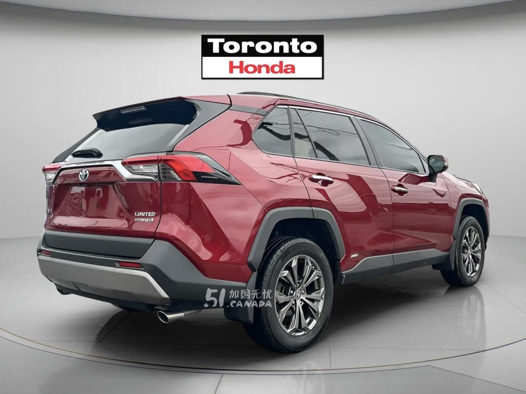 2023 Toyota RAV 4 view 3
