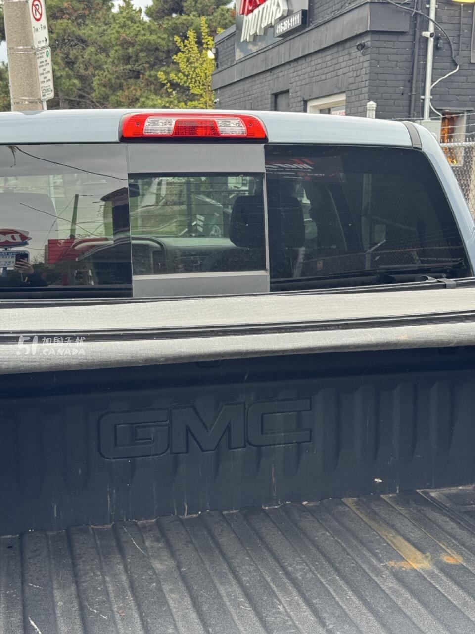 2016 GMC Sierra 1500 view 3