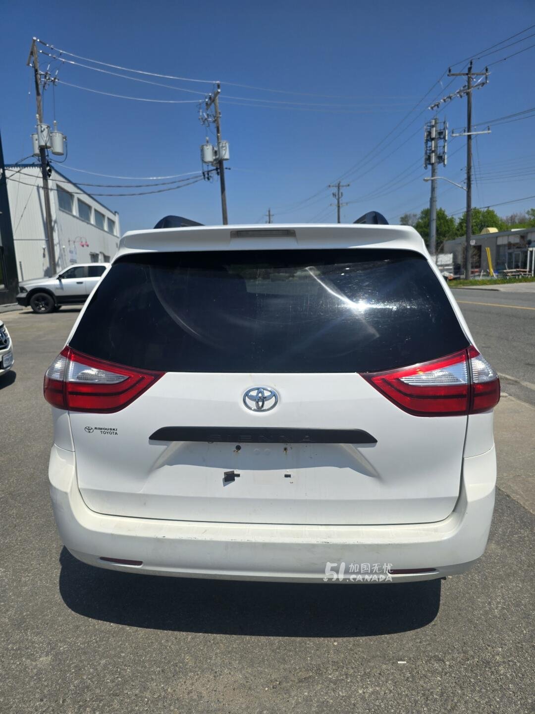 2017 Toyota Sienna view 4