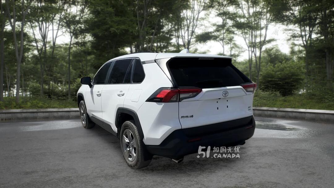 2024 Toyota RAV 4 view 4