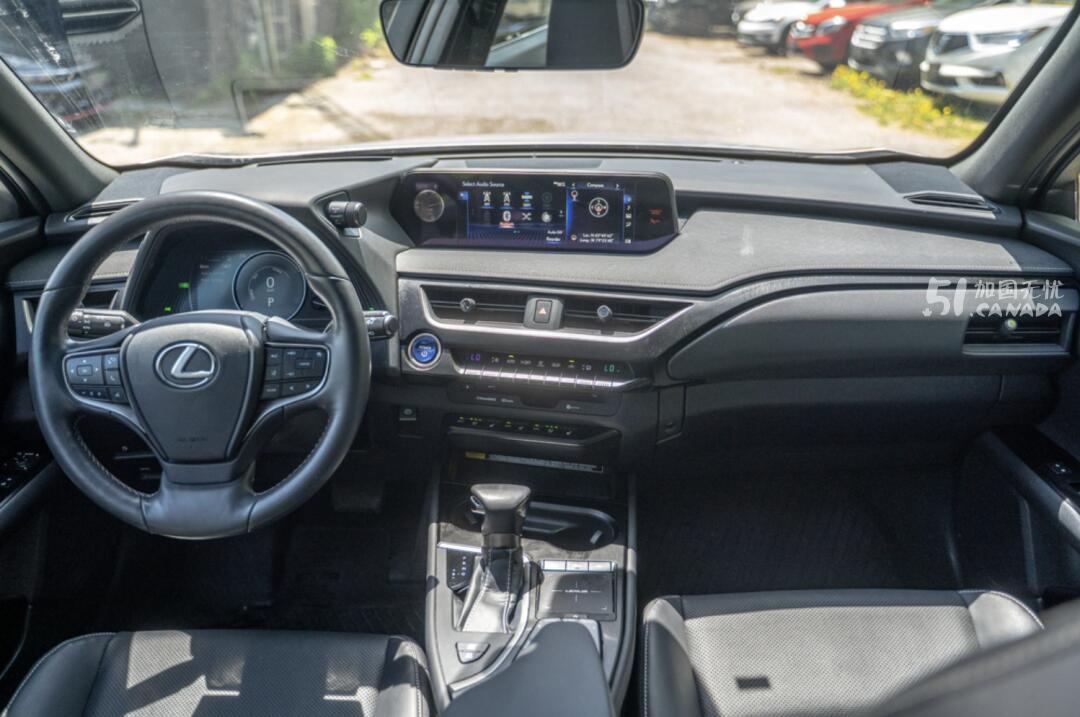 2019 Lexus UX view 9