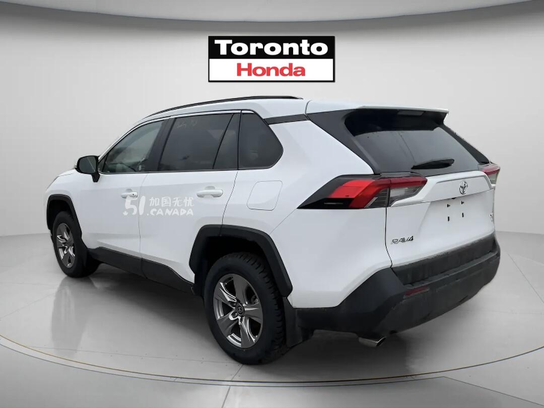 2025 Toyota RAV 4 view 4