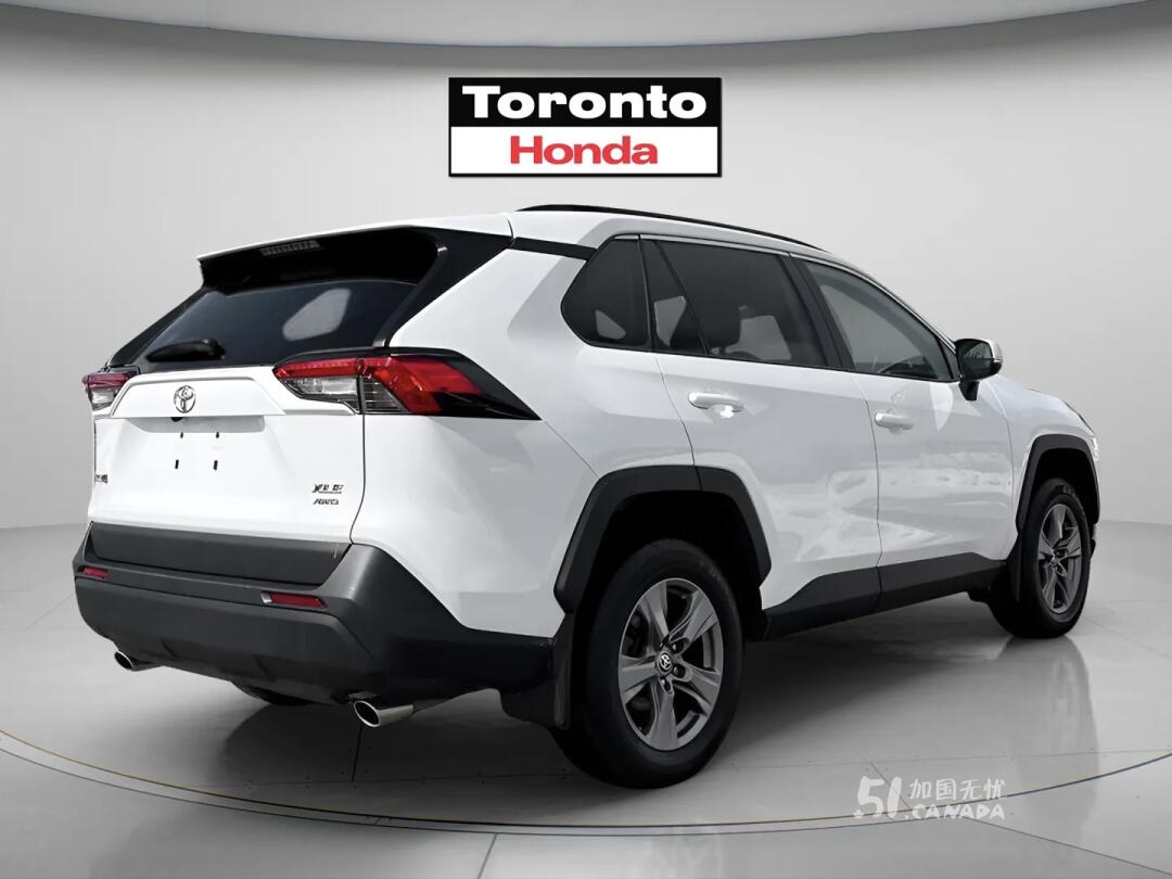 2024 Toyota RAV 4 view 3