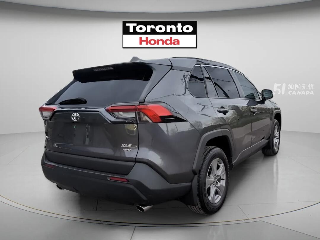 2024 Toyota RAV 4 view 3