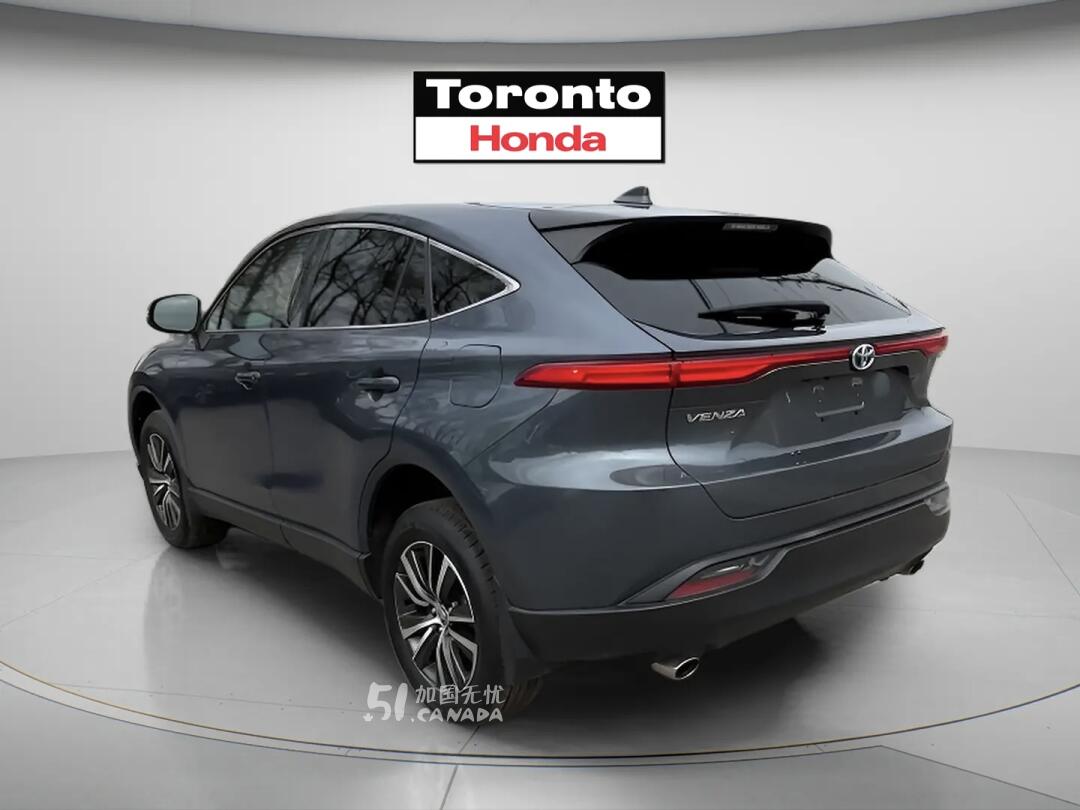 2023 Toyota Venza view 3