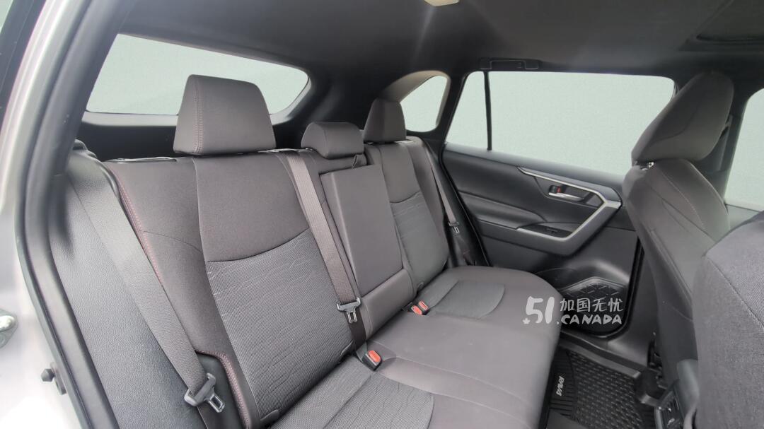 2023 Toyota RAV 4 view 7